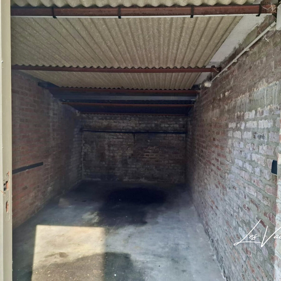 Garage, ou Box fermé électrifié 12 m²