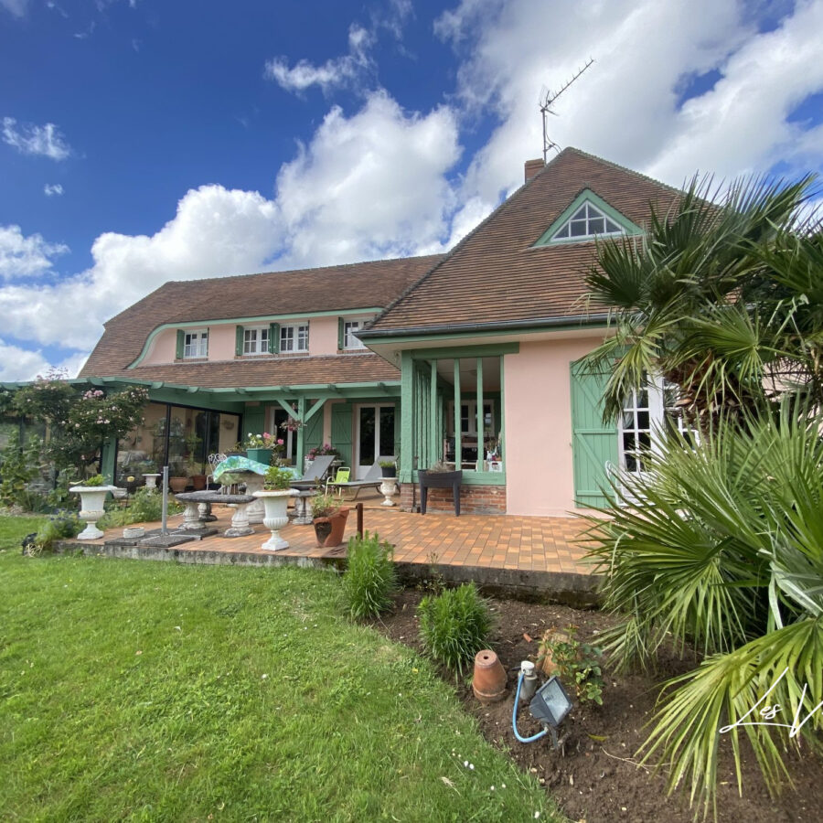 A vendre Grande Maison Familiale Entre Campagne et Plage de Dieppe 220.00 m²
