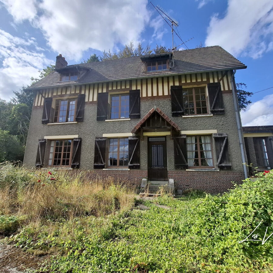 Propriété, et terrain de 27 386m² 203.00 m²